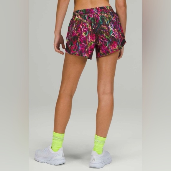 Lululemon Hotty Hot Low Rise Shorts - Hyper Flow Multi 4" - Picture 2 of 5